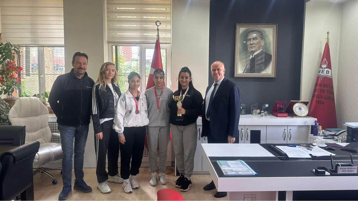 Okulumuz Spor Kulübü ; 19 Mayıs Atatürk'ü Anma Gençlik ve Spor Bayramı  Haftası dolayısıyla ,Altındağ Gençlik ve Spor  Merkezi ile  Gençlik koşusu düzenlemiştir.