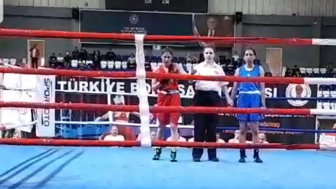 Öğrencimiz Azra Taner 10-19 Mayıs tarihleri arasında  Fethiye'de düzenlenen  Türkiye Boks  Şampiyonasında, 54 kiloda 3. olmuştur.